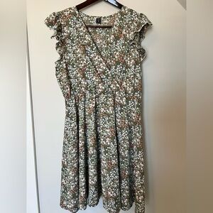 SHEIN Green and White Floral Women’s Curve Dress